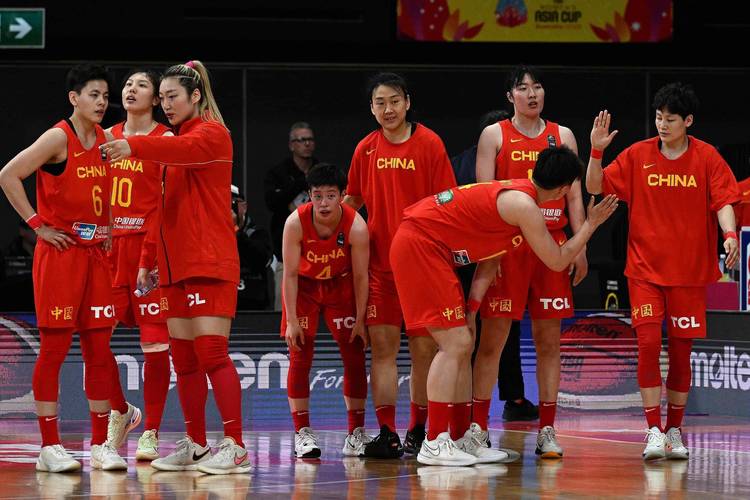 中国女篮击败法国队挺进四强的相关图片